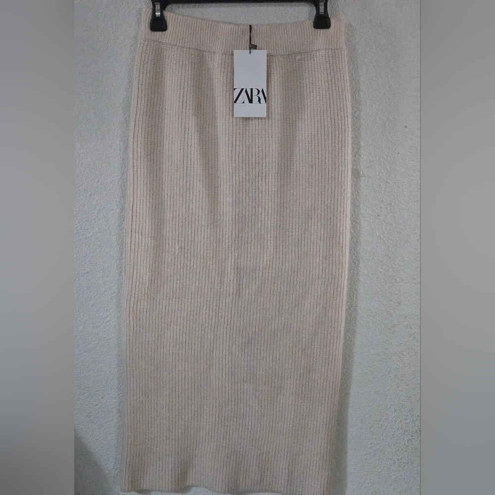 Zara Cream Ribbed Knit Skirt - Picture 4 of 8
